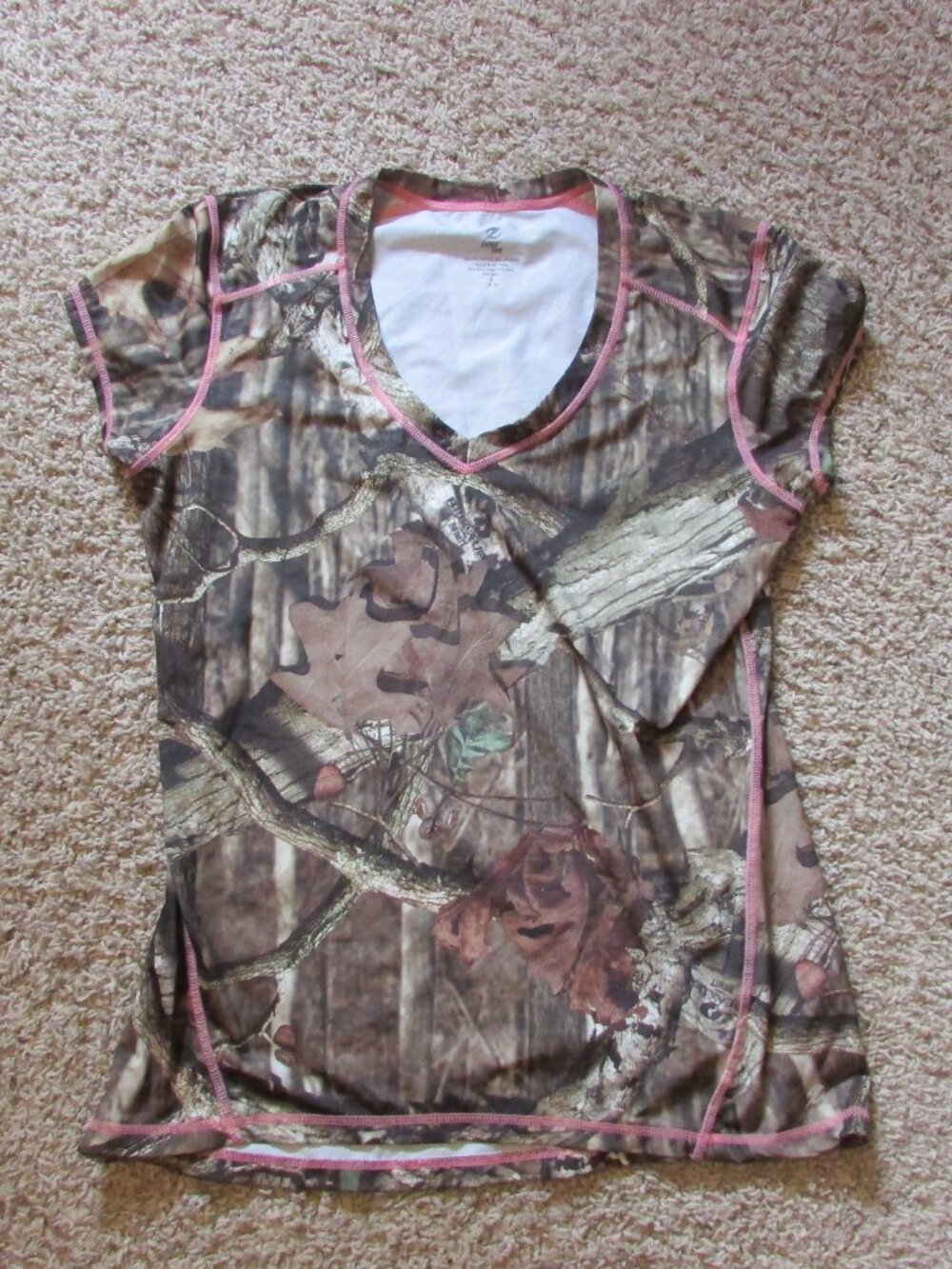 NWOT Energy Zone Large Infinity Break Up Camo Pink Trim VNeck Shirt Stretch Poly